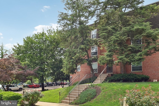 4000 Gypsy Ln Unit 529, Philadelphia, PA 19129 - view of front of house featuring a front yard and brick siding