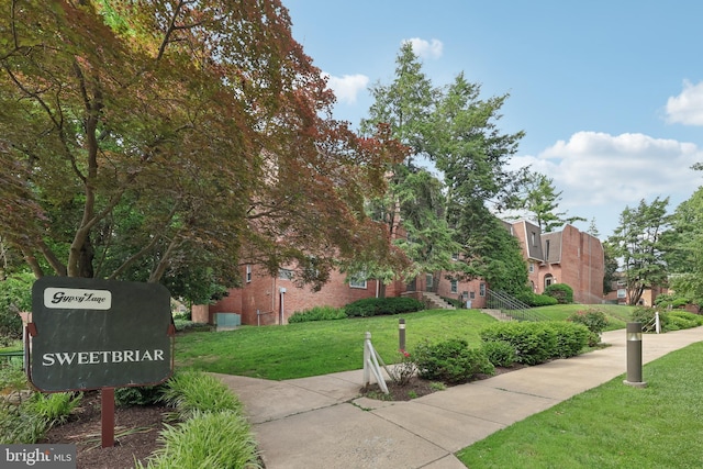 4000 Gypsy Ln Unit 529, Philadelphia, PA 19129 - view of home's community featuring a lawn