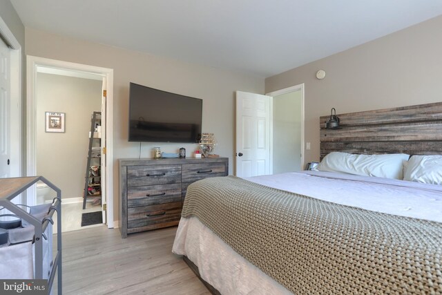 112 Lynmar Ave, Palmyra, PA 17078 - bedroom with light wood-style floors and baseboards