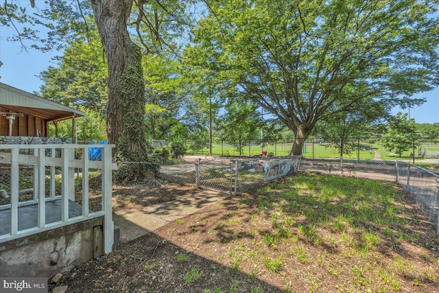 1579 S 8th St, Camden, NJ 08104 - view of yard with a gate