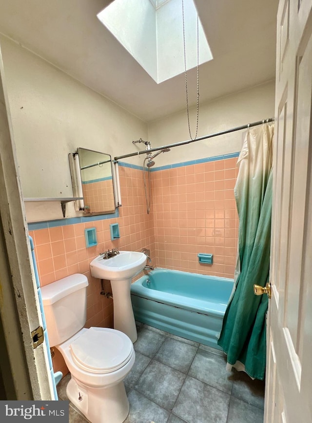 67 Bruce Park Dr, Trenton, NJ 08618 - full bath featuring shower / bath combo with shower curtain, a skylight, and tile walls