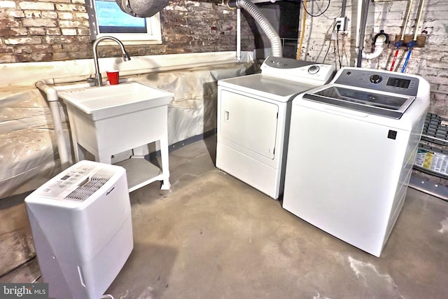 137 S E St, Spring Grove, PA 17362 - laundry room featuring independent washer and dryer
