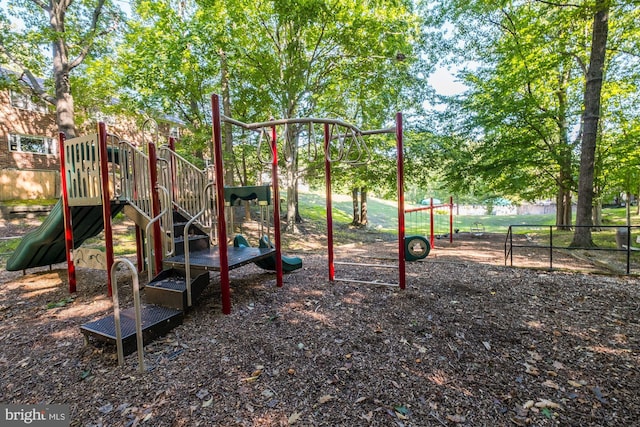 8384 Forrester Blvd, Springfield, VA 22152 - view of community play area