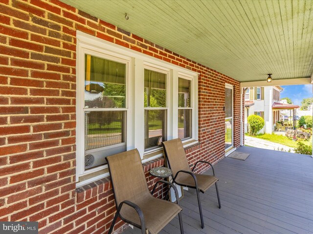 21127 Twin Springs Dr, Smithsburg, MD 21783 - view of porch