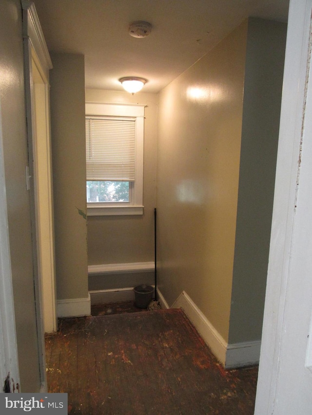 410 Hanover Rd, York, PA 17408 - hall with baseboards