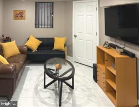 2647 N 17th St, Philadelphia, PA 19132 - view of living room
