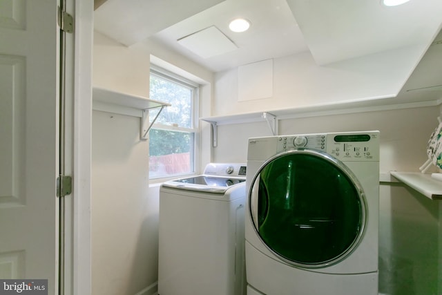 5722 Larpin Ln, Alexandria, VA 22310 - laundry area featuring washer and dryer