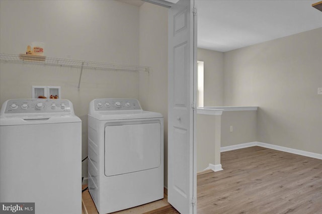 284 S Village Cir, Palmyra, PA 17078 - laundry room featuring washer and clothes dryer and wood finished floors
