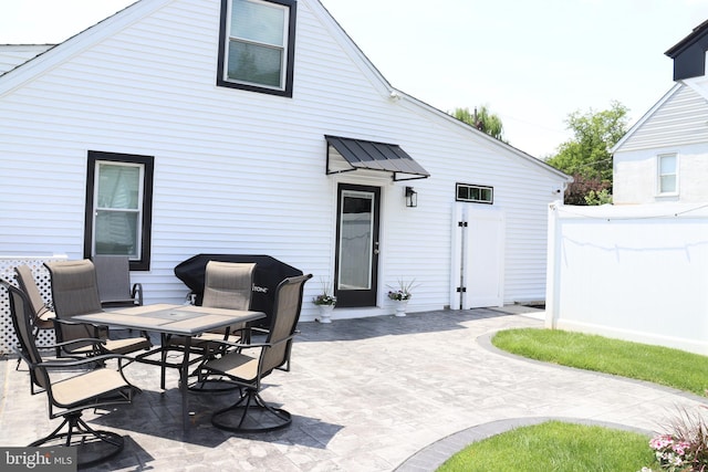 848 Grakyn Ln, Philadelphia, PA 19128 - back of property featuring a patio area and outdoor dining space