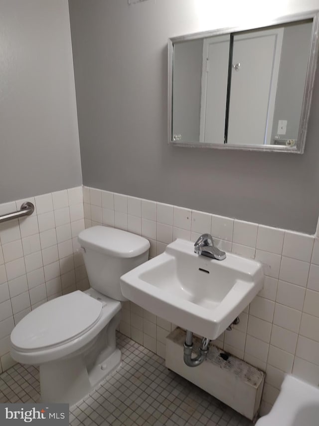 1301 Delaware Ave SW Unit N103, Washington, DC 20024 - bathroom with tile walls, a wainscoted wall, and tile patterned flooring