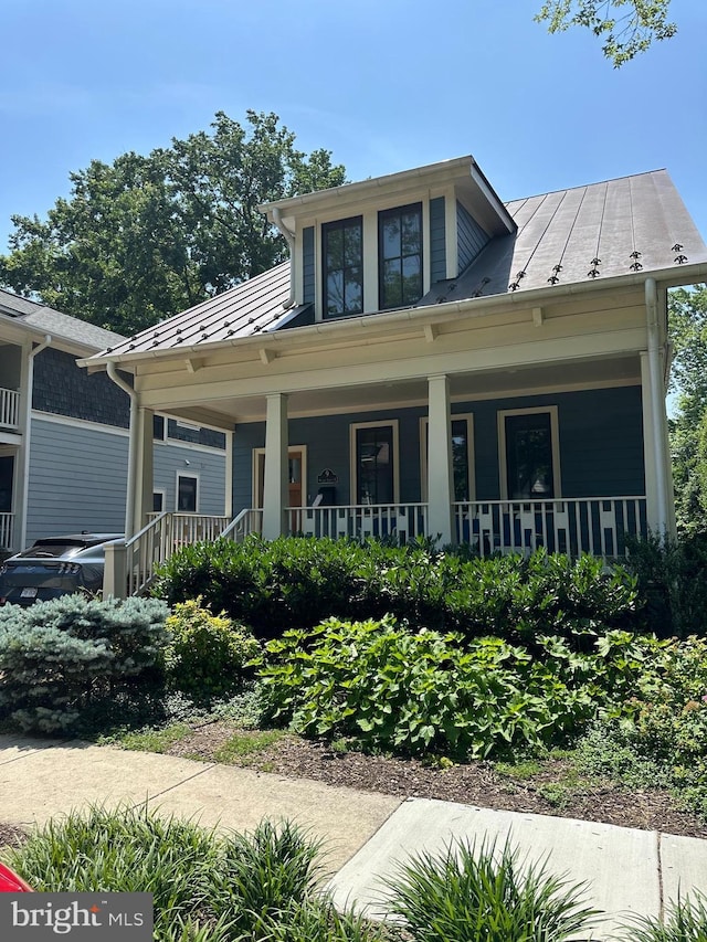 9 E Walnut St, Alexandria, VA 22301 - bungalow-style house featuring a standing seam roof, covered porch, and a metal roof
