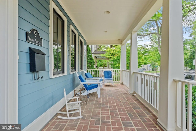 9 E Walnut St, Alexandria, VA 22301 - view of covered porch