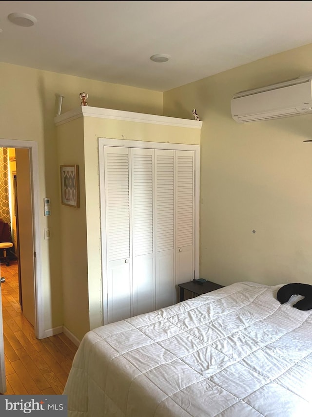 2538 N 16th St, Philadelphia, PA 19132 - bedroom featuring a wall mounted air conditioner, light wood-type flooring, and a closet