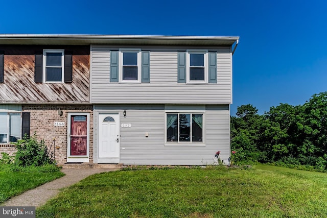 1142 Pheasant Dr N, Carlisle, PA 17013 - view of front of home featuring a front yard