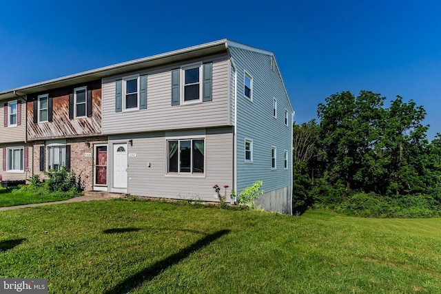 1142 Pheasant Dr N, Carlisle, PA 17013 - view of front of house with a front yard