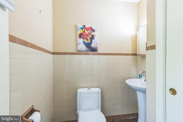 250 Maple Ave, Glenside, PA 19038 - bathroom featuring tile walls and a wainscoted wall