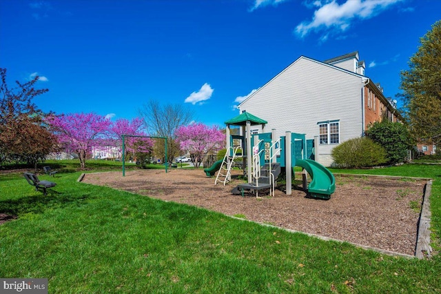 1724 Derrs Sq E, Frederick, MD 21701 - community jungle gym with a lawn
