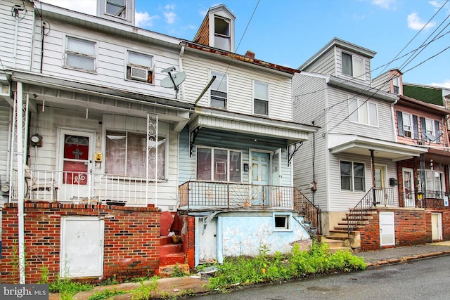 425 W Coal St, Shenandoah, PA 17976 - multi unit property with covered porch