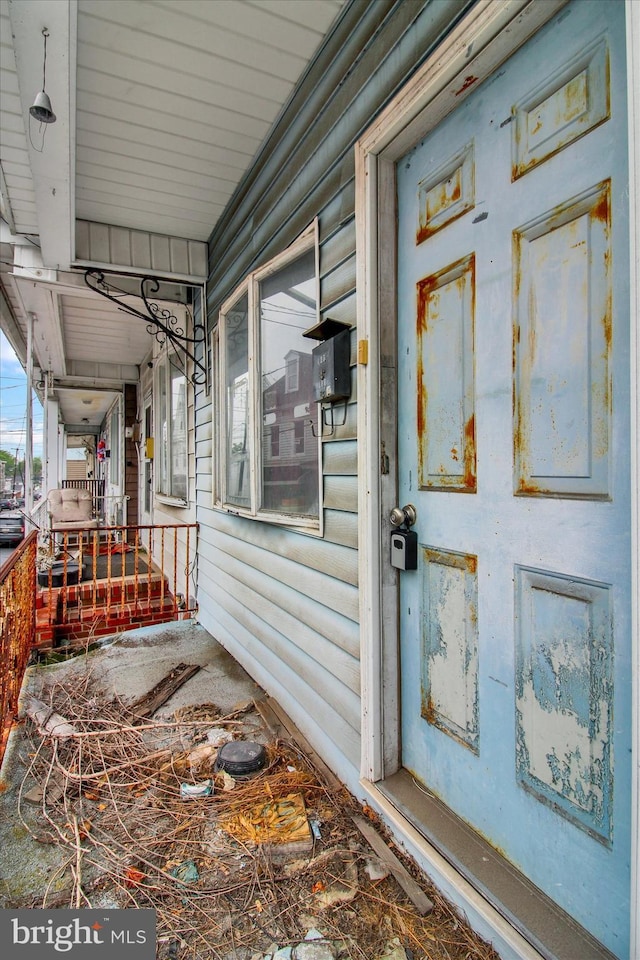 425 W Coal St, Shenandoah, PA 17976 - property entrance with a porch