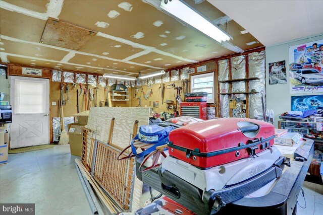 1124 Fairview Dr, Reading, PA 19605 - garage featuring a workshop area