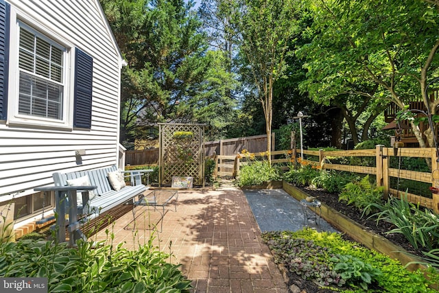 1516 Berwick Rd, Baltimore, MD 21204 - fenced backyard featuring a patio