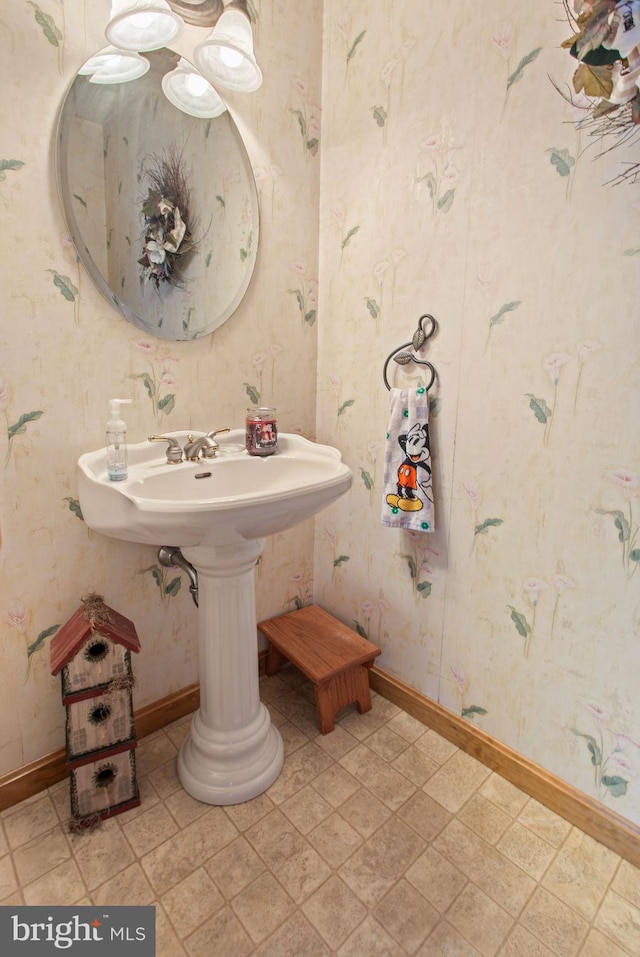 148 S Allwood Dr, Hanover, PA 17331 - bathroom with baseboards and wallpapered walls