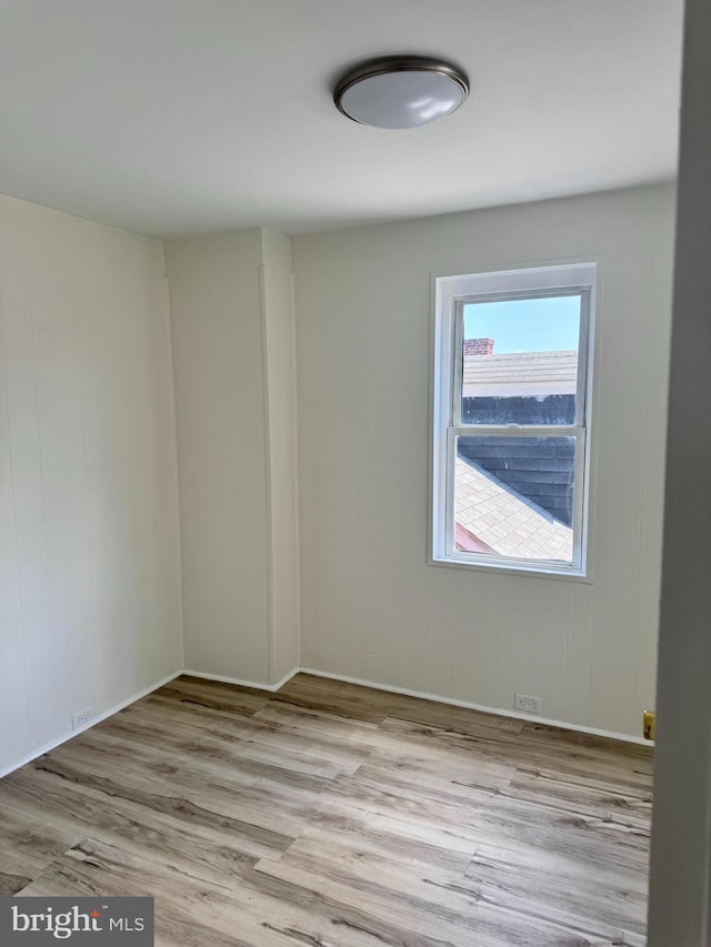 538 S Lime St, Lancaster, PA 17602 - empty room with wood finished floors