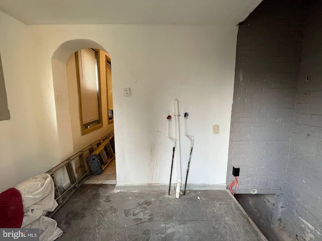 706 W Butler St, Philadelphia, PA 19140 - spare room with arched walkways