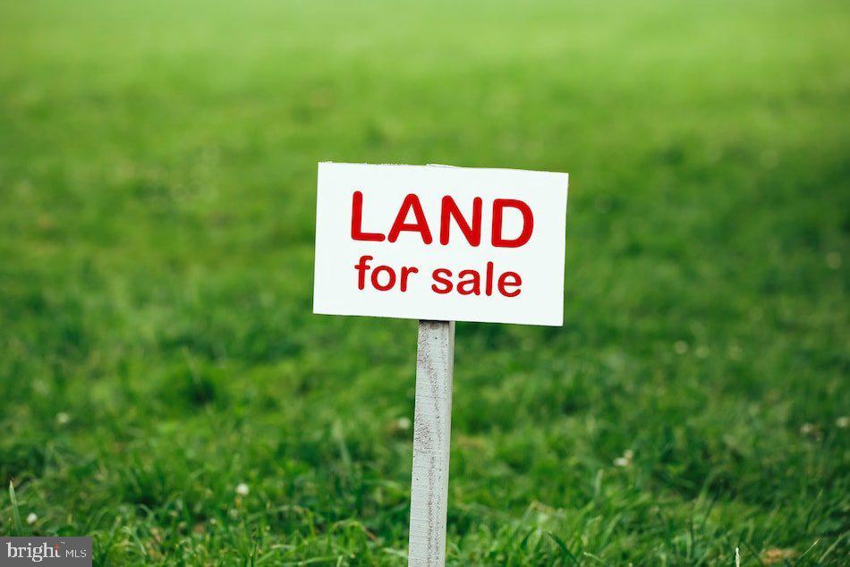 4 Fair Oaks Dr, Barnegat, NJ 08005