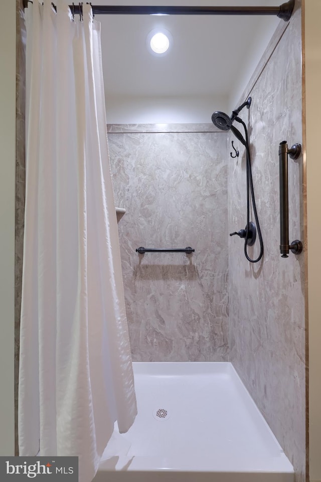 5751 Mount Pisgah Rd, York, PA 17406 - full bathroom featuring a shower with curtain