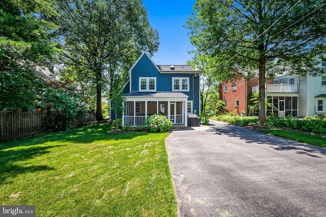 206 E Lake Ave, Baltimore, MD 21212 - view of front of house featuring covered porch and driveway