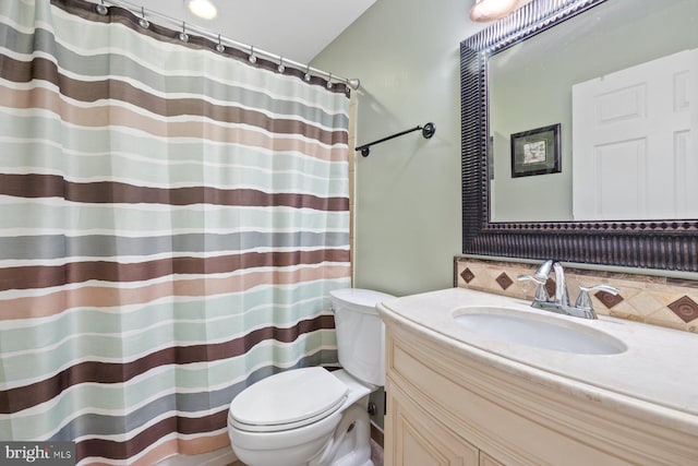 20736 Ashburn Station Pl, Ashburn, VA 20147 - bathroom with vanity, backsplash, and curtained shower