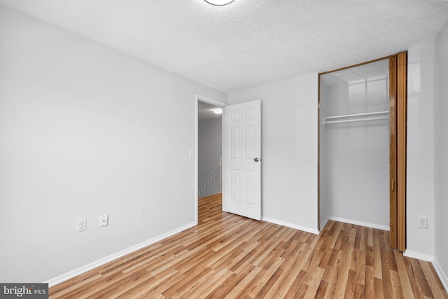 1632 Barnstead Dr, Reston, VA 20194 - unfurnished bedroom featuring light wood finished floors, a closet, and a textured ceiling