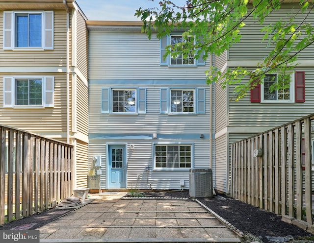 1632 Barnstead Dr, Reston, VA 20194 - rear view of house with a patio and a fenced backyard