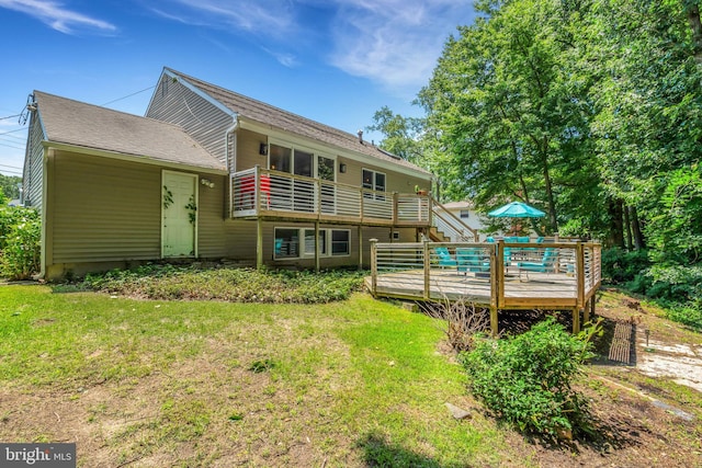 238 Winding Way Rd, Stratford, NJ 08084 - rear view of house with a deck, a yard, and a shingled roof