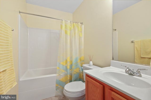 2 Evans Ln, Ruther Glen, VA 22546 - full bath featuring shower / bathtub combination with curtain and vanity