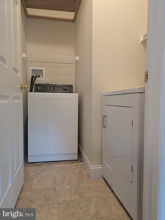 43 Helene Ct, Hamburg, PA 19526 - washroom with washer and clothes dryer and baseboards