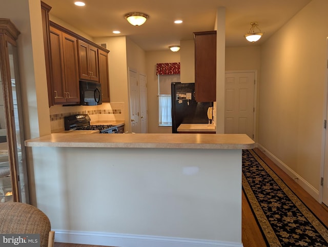 43 Helene Ct, Hamburg, PA 19526 - kitchen with black appliances, decorative backsplash, a peninsula, light countertops, and recessed lighting