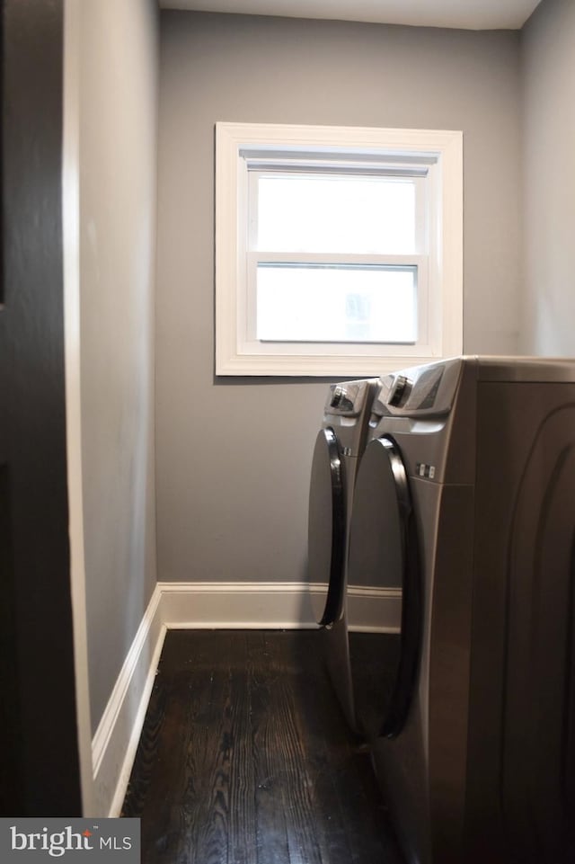 607 N Broom St, Wilmington, DE 19805 - laundry area featuring washer and clothes dryer and wood finished floors
