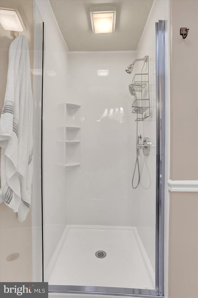 615 Beinhower Rd, Etters, PA 17319 - full bath featuring a shower stall and crown molding