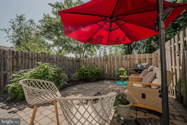 642 Lamplighter Way, Hockessin, DE 19707 - fenced backyard with a patio area and grilling area