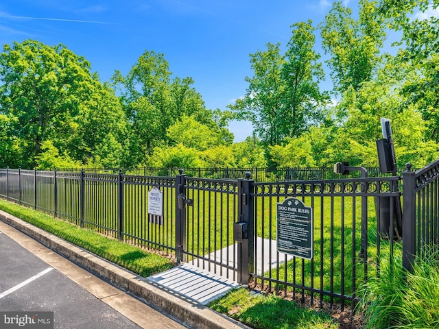 7730 Terraview Ct, Hanover, MD 21076 - view of gate