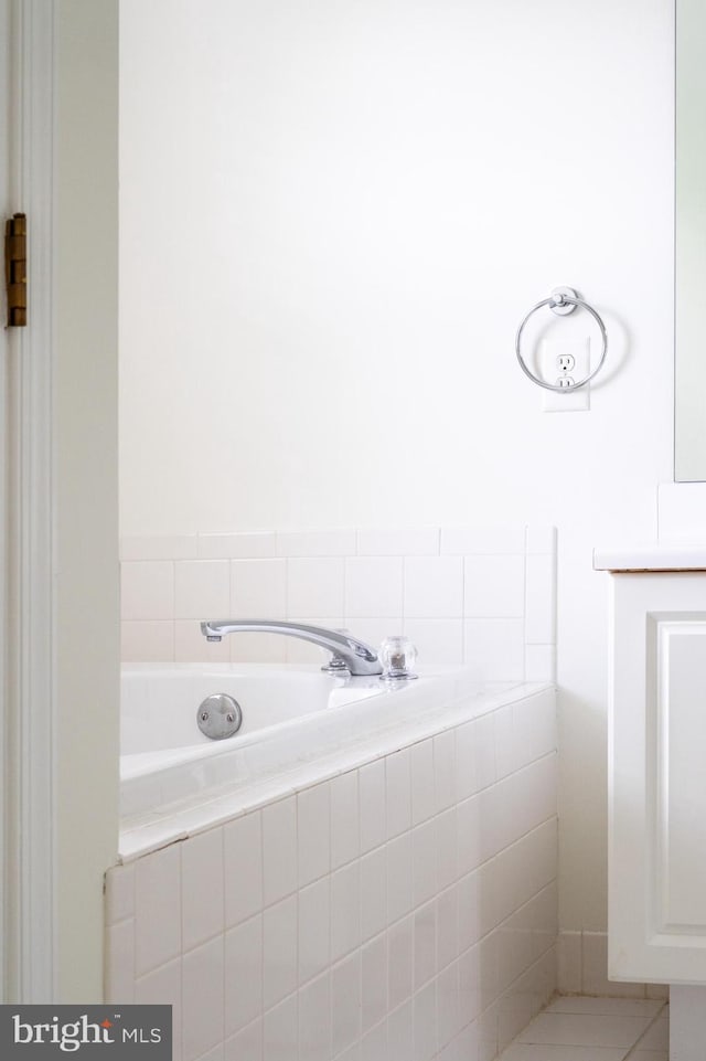 202 Park Knl, Princeton, NJ 08540 - bathroom with a bath