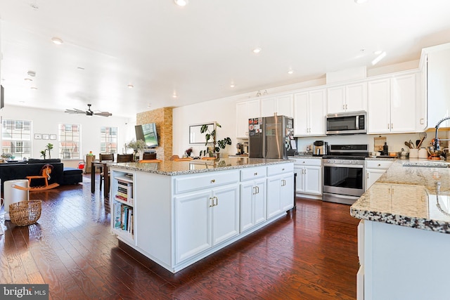 415 Tall Oaks Dr, Warminster, PA 18974