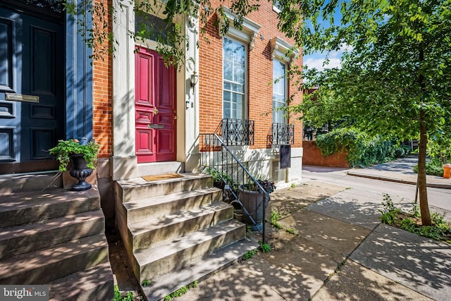 239 W Lafayette Ave, Baltimore, MD 21217 - entrance to property with brick siding