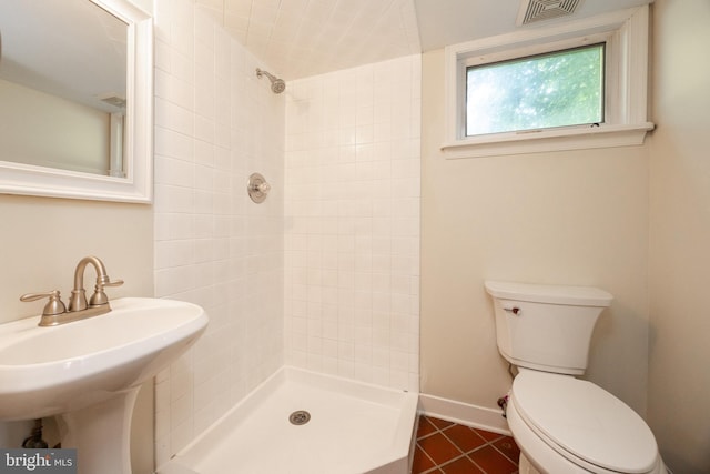 860 Temple Rd, Pottstown, PA 19465 - full bathroom featuring tiled shower and tile patterned flooring