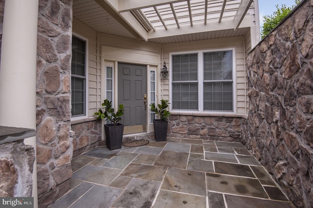 44357 Oakmont Manor Sq, Ashburn, VA 20147 - entrance to property featuring stone siding and a patio