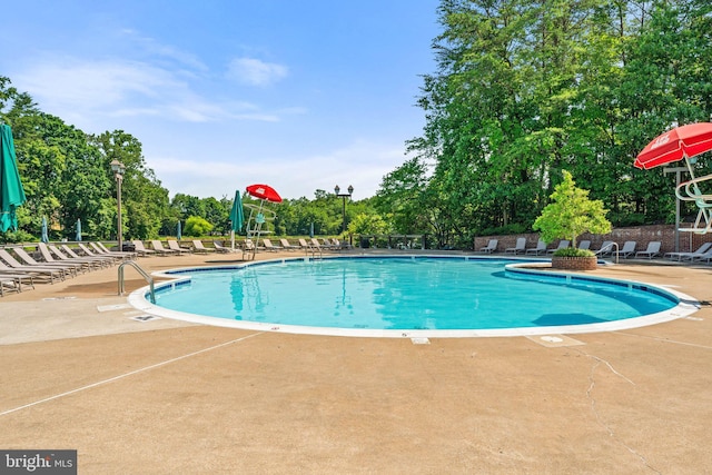 12560 Kempston Ln, Woodbridge, VA 22192 - community pool with a patio and view of scattered trees