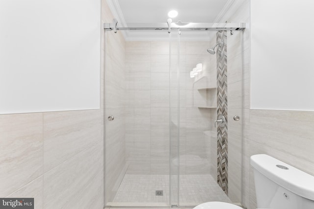 321 Persica Plz, Monroe Township, NJ 08831 - full bathroom featuring tile walls, crown molding, a shower stall, and a wainscoted wall