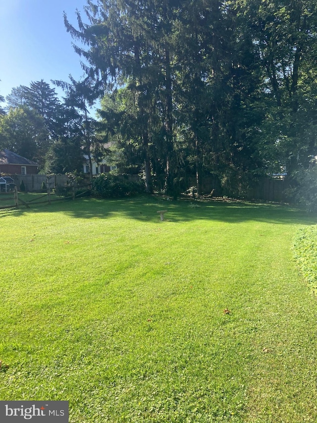 8 Stanton Ave, West Chester, PA 19382 - view of yard